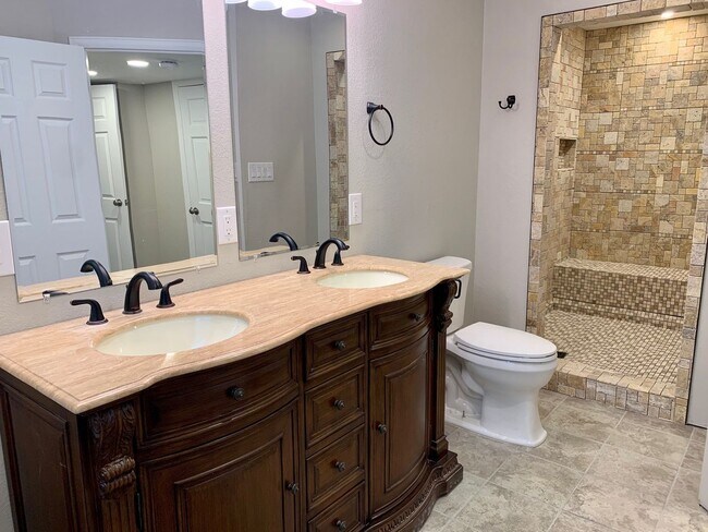 Building Photo - *STUNNING* 3 BEDROOM IN STETSON HILLS