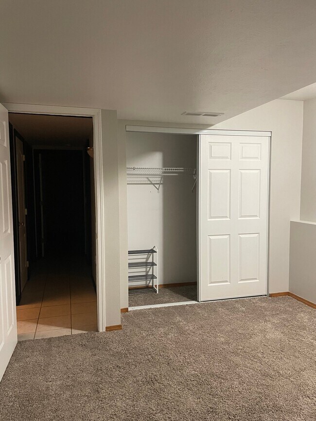 Building Photo - 908 S Salish Ct