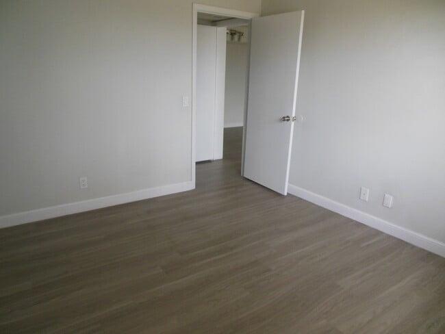 Building Photo - TWO BEDROOM TWO BATHROOM! WATERFRONT COMMUNITY