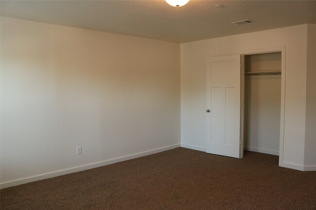 Building Photo - 10535 Mills Rd