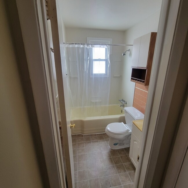 Bathroom - 6 Plum St