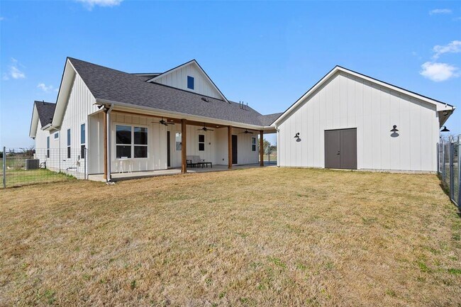 Building Photo - 200 Co Rd 246