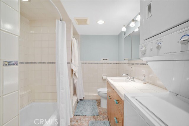 Building Photo - 1325 Cliff Dr