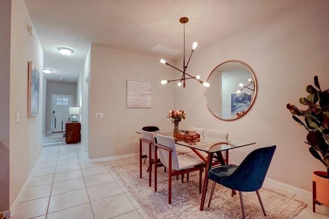 Building Photo - Warm & Spacious 3 Bed, 2 Bath Home with Fenced Backyard