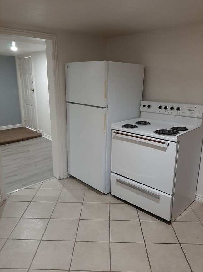 Building Photo - (2006 7th Avenue)