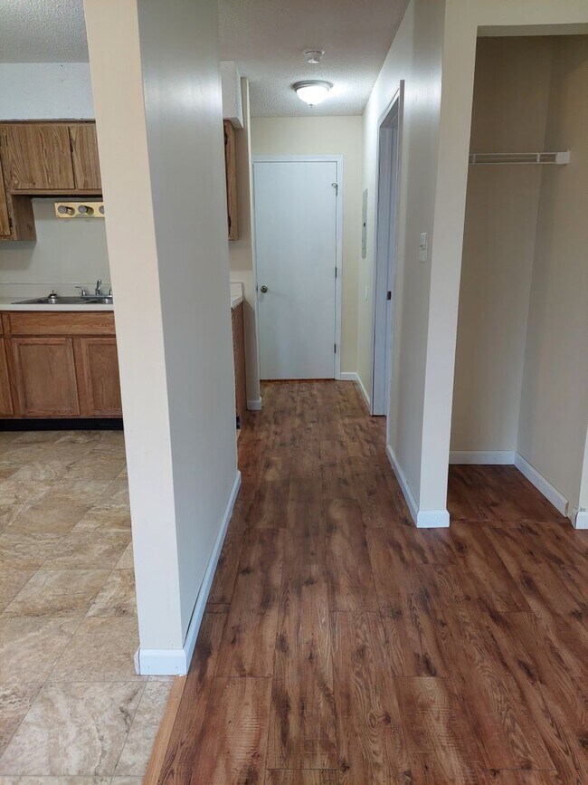Building Photo - Rosewood Apartments