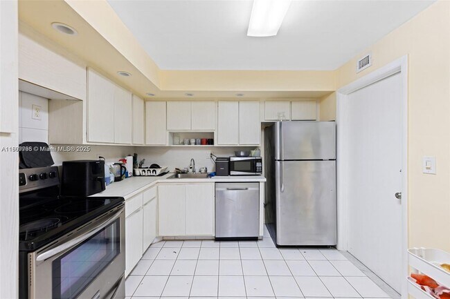 Building Photo - 3161 S Ocean Dr