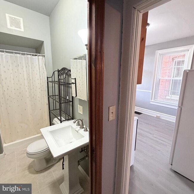 Building Photo - 235 Park Ave