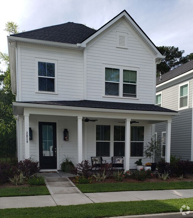 Building Photo - Lakeside Serenity Meets Lowcountry Charm!