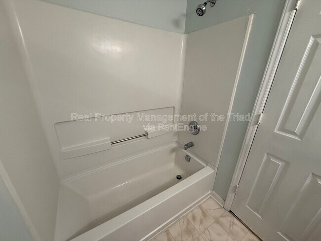 Building Photo - 5012 Lawndale Dr