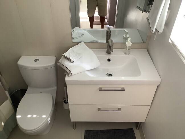 Building Photo - 2700 1st NE Ave