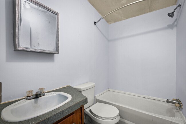 Building Photo - 2560 S Tabernacle Pl