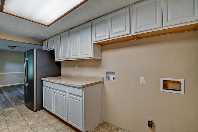 Building Photo - 2999 Clover Dr