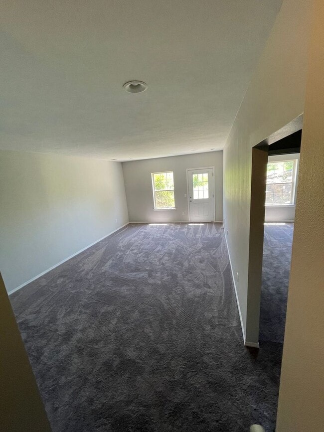 Building Photo - COMING SOON! Duplex in Ozark