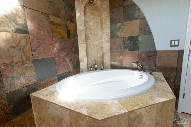 Building Photo - 400 Ridge Wood Cir