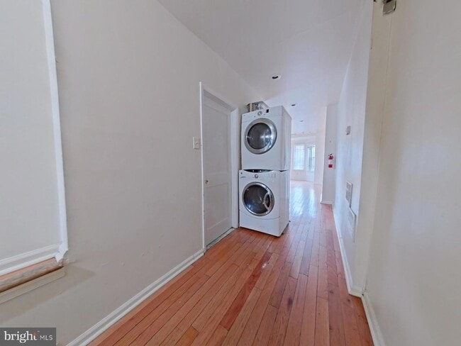 Building Photo - 1422 Willington St