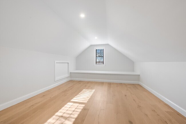 Building Photo - 32 Perthshire Rd