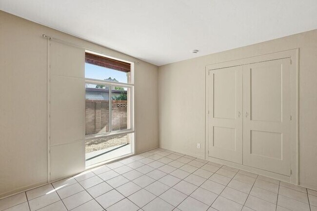 Building Photo - Light-Filled Tucson 2 Bedroom Rental – Move In This November!