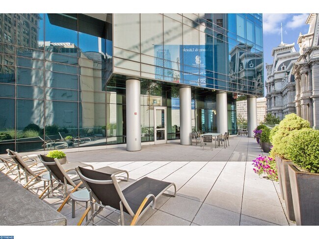 Building Photo - 1414 S Penn Square