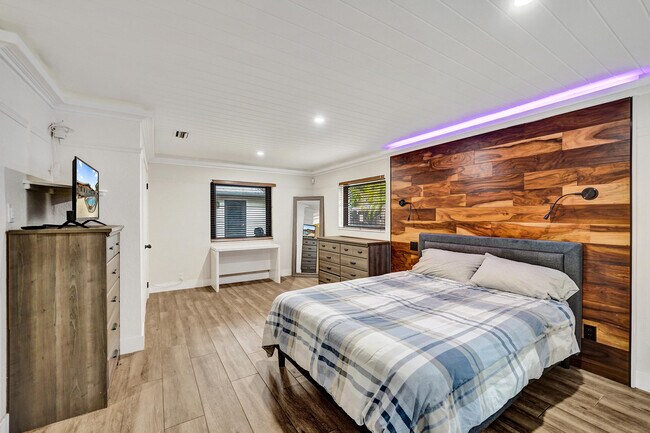 Building Photo - 5612 Harding St