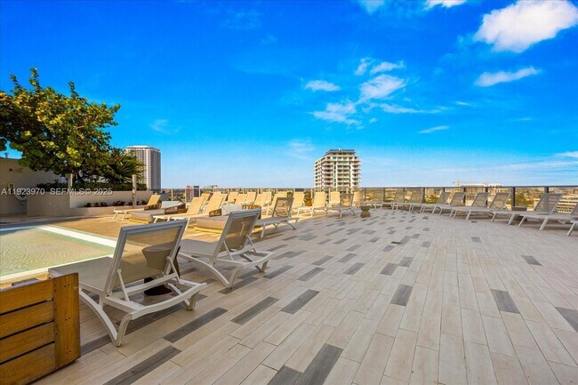 Building Photo - 488 NE 18th St