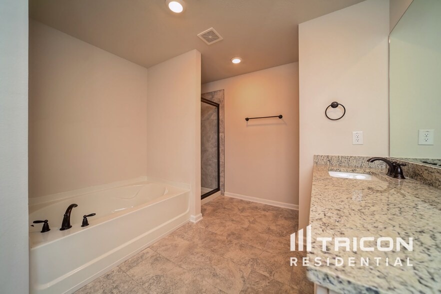 Building Photo - 966 Minden Terrace