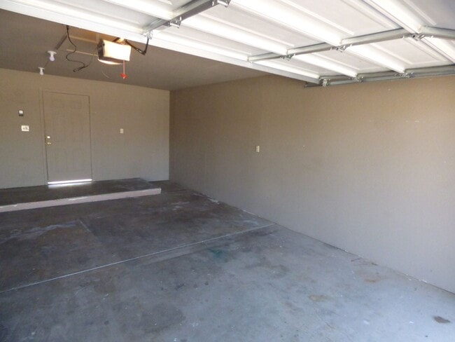 Building Photo - 4-Bedroom Tempe Home with Private Pool, Turf Yard & Garage Near ASU