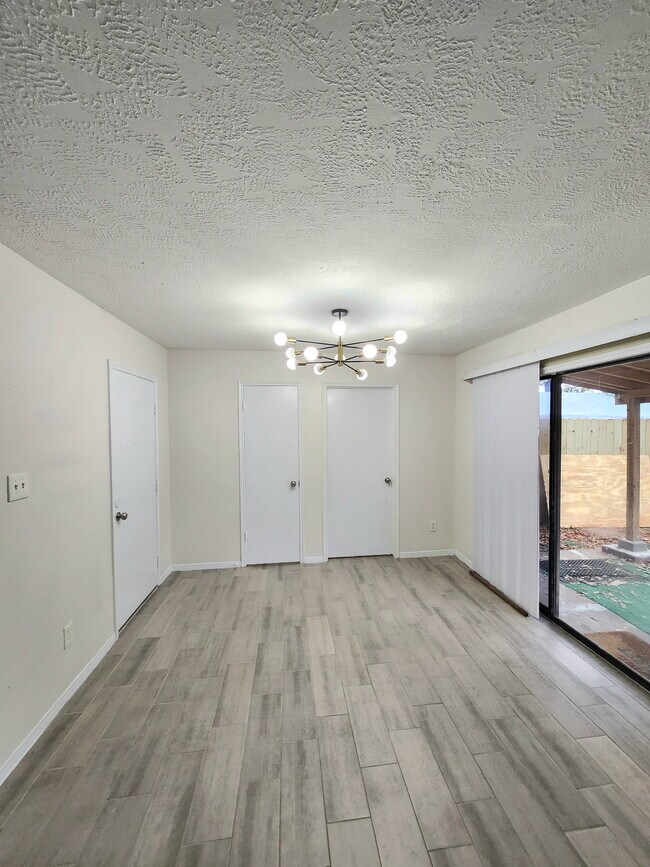Building Photo - 10045 Emerald Creek Dr