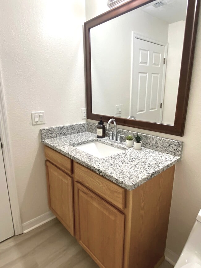 Building Photo - 462 Richmont Ct