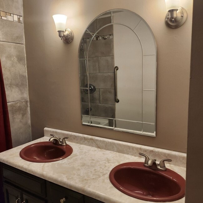 Master Bathroom - 32442 Joy Rd