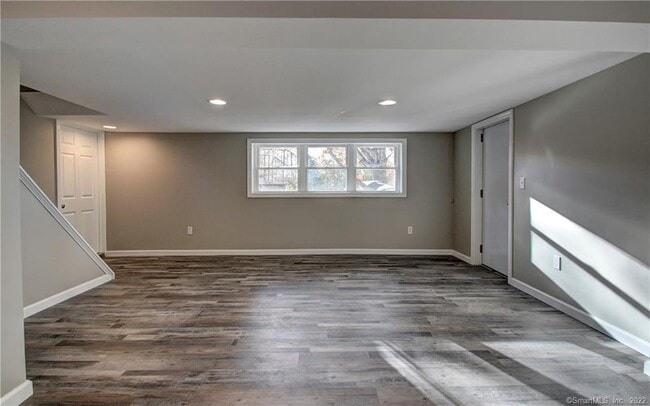 Building Photo - 29 Horseshoe Dr