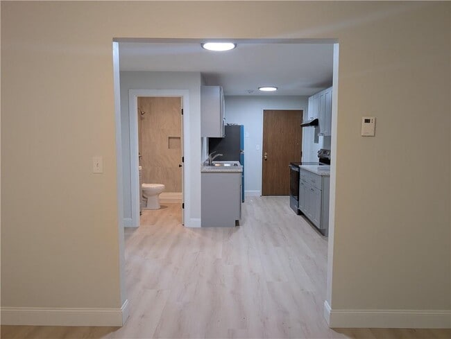 Building Photo - 420 Woodward Rd