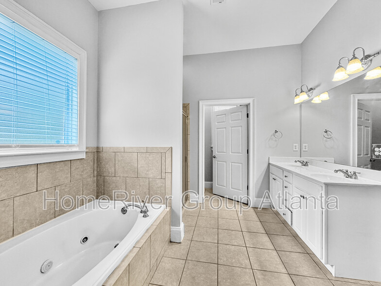 Building Photo - 3377 Alhambra Cir