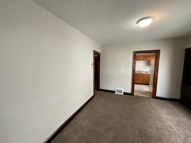 Building Photo - 9613 Sladden Ave