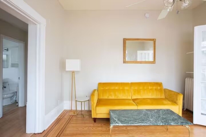 Building Photo - 900 W 22nd St