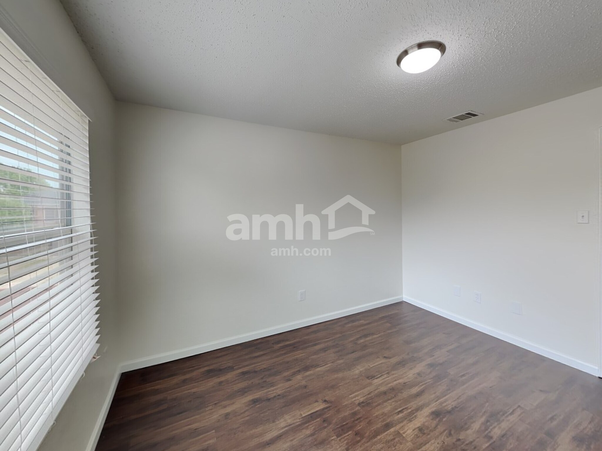 Building Photo - 10413 Woodruff Ct