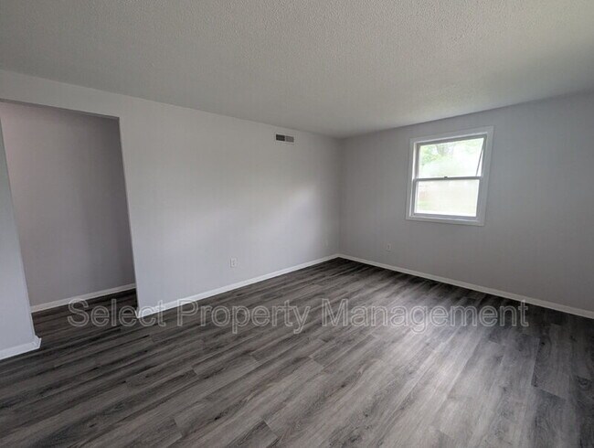 Building Photo - 4130 Thorton Dr