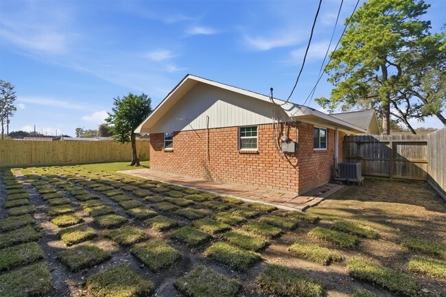 Building Photo - 9523 Bundy Ln