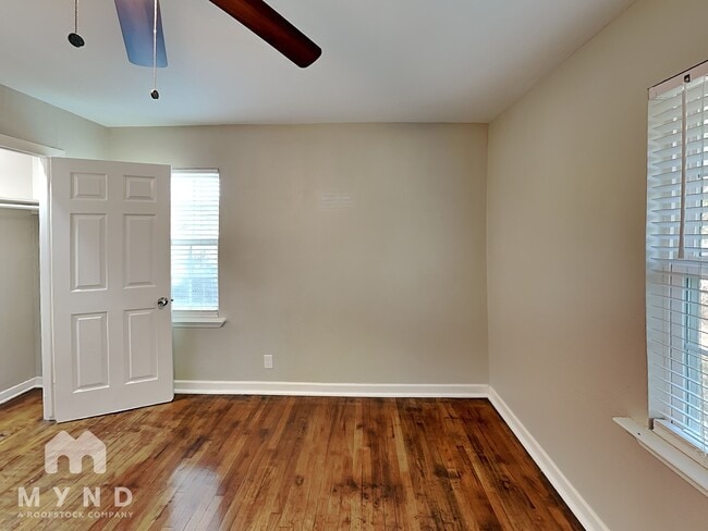 Building Photo - 512 E University Ave