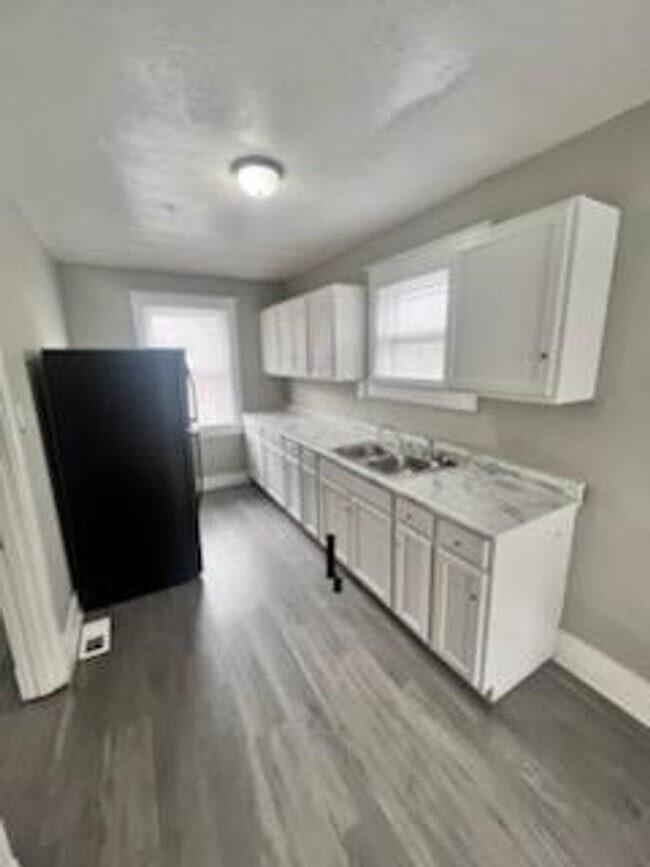 Building Photo - 724 Cecil Ave