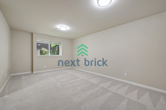 Building Photo - "Spacious 4-Bed Townhouse Retreat: 3.5 Baths & 2400 sq ft of Comfort in Auburn, WA!"