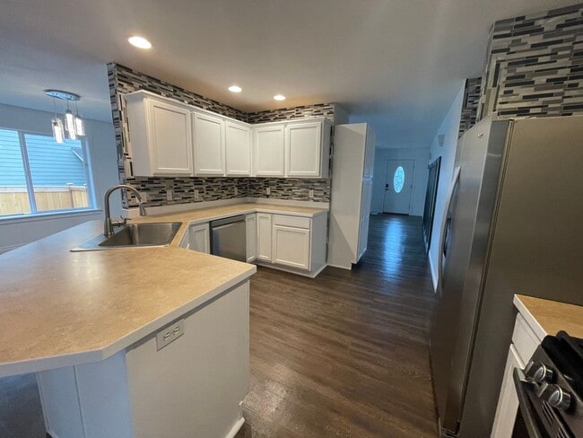 Building Photo - Charming, Modern One Story Home! Pet Frien...