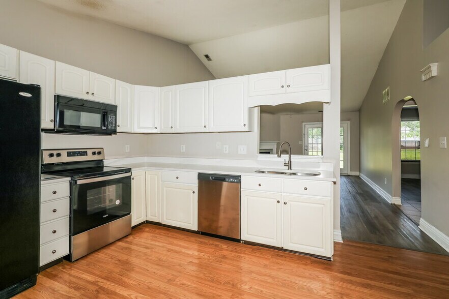 Building Photo - 10207 Carmine Dr