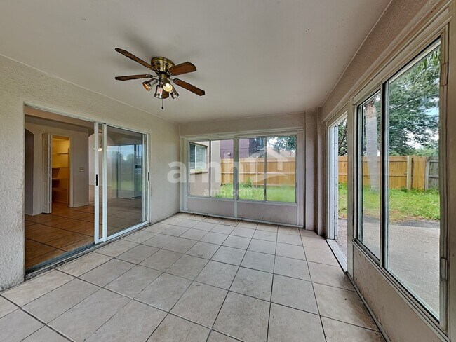 Building Photo - 12639 Longcrest Dr