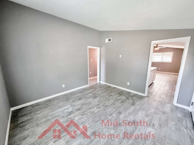 Building Photo - 1775 Colonial Hills Dr