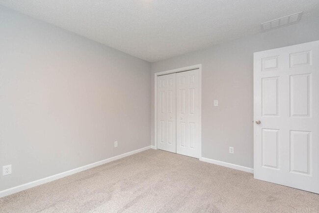 Building Photo - Willow Court Bloomington