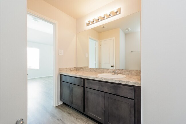 Building Photo - 943 Imperial Heights Dr