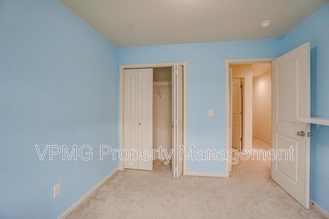 Building Photo - 11705 NE 131st Pl