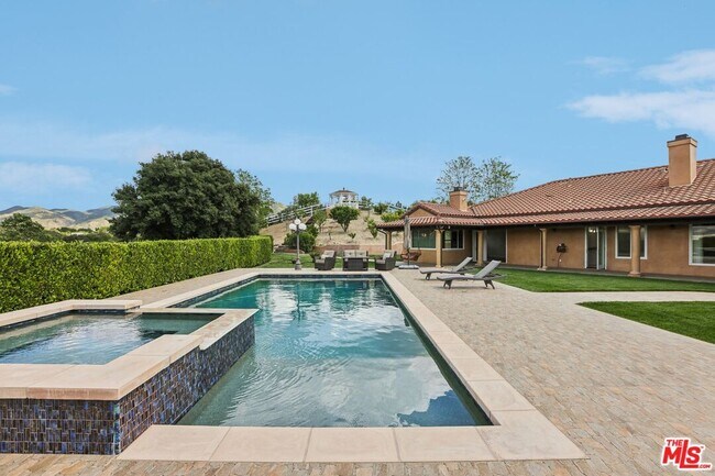 Building Photo - 27048 Triumph Ave