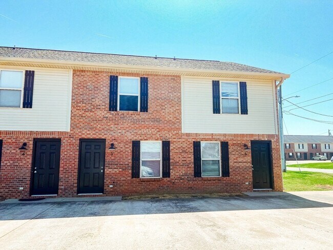 Building Photo - 108 Coyote Ct